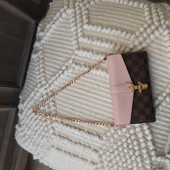 Louis Vuitton - Picture 4 of 10